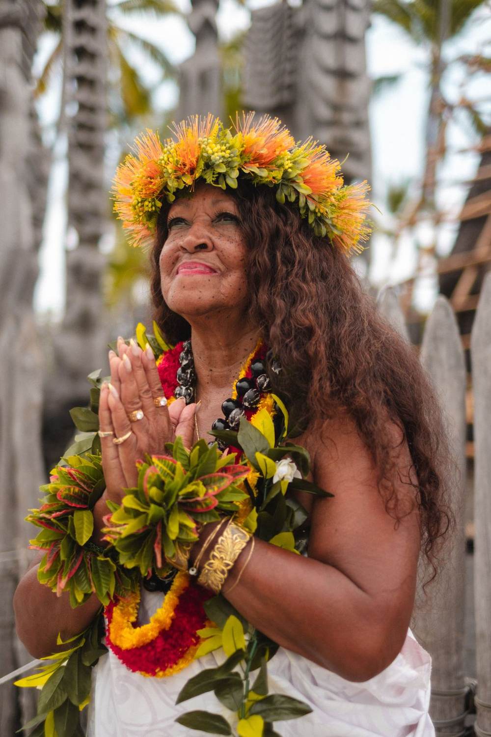 Kahu Kāhealani Satchitananda with hands joined in pule