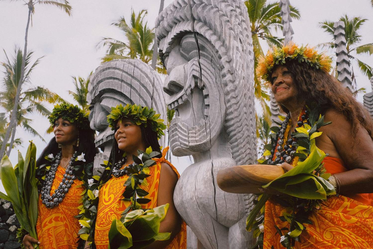 The koa bowl held before the kiʻi