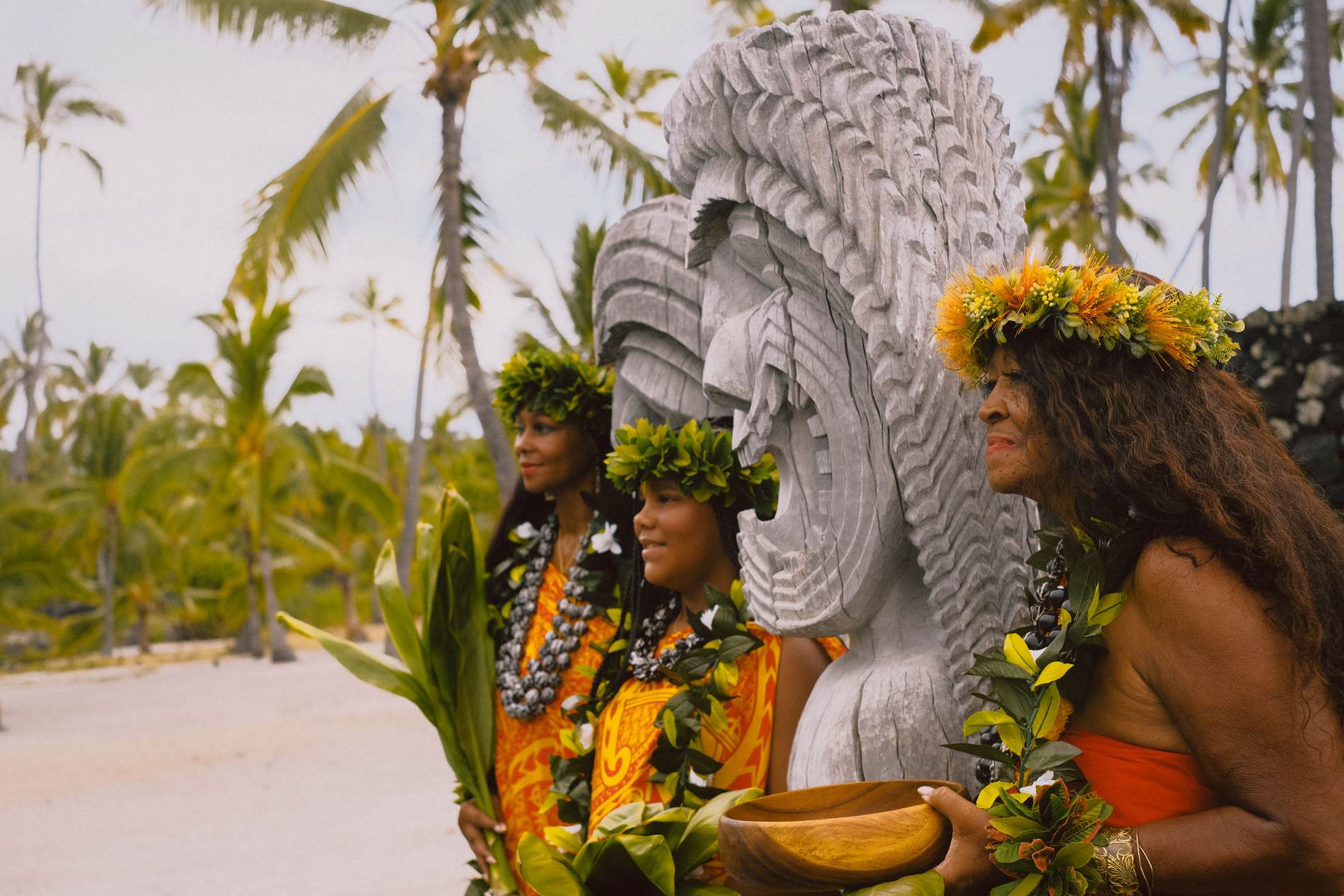 The koa bowl carried before the carved kiʻi at Puʻuhonua o Hōnaunau